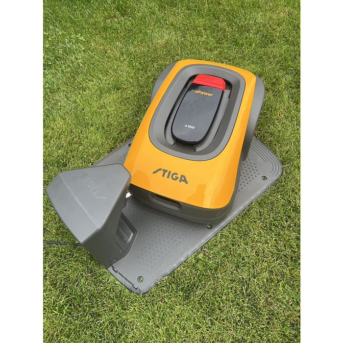Stiga A1000 autonomní robotická sekačka - PŘEDVÁDĚCÍ