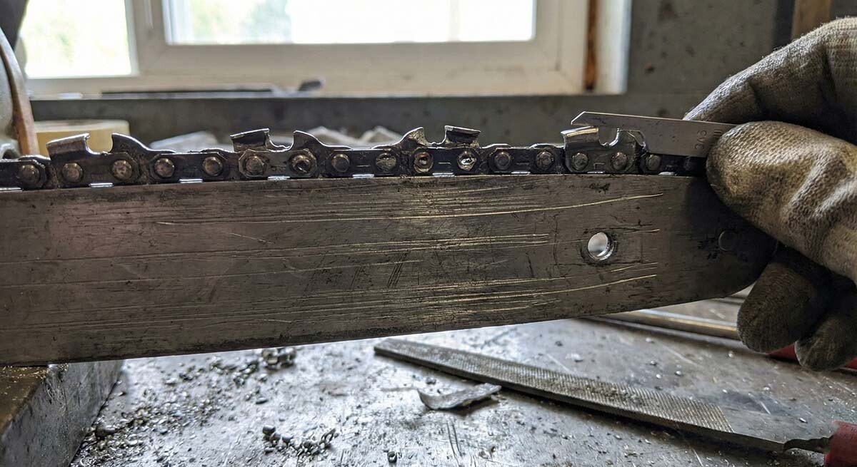 nabrousit řetěz motorové pily